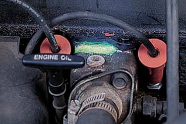 Engine-Oil-Leak - Tracerproducts.com