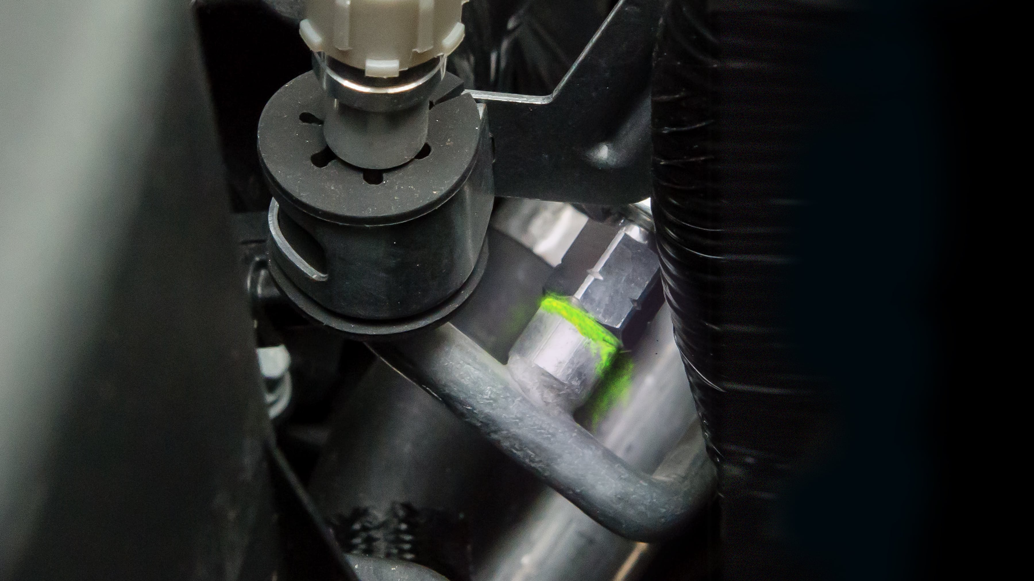 Test de détecteur de fuite d'huile fluorescente Colorant UV, outil de  réparation de pipeline de A / c automobile